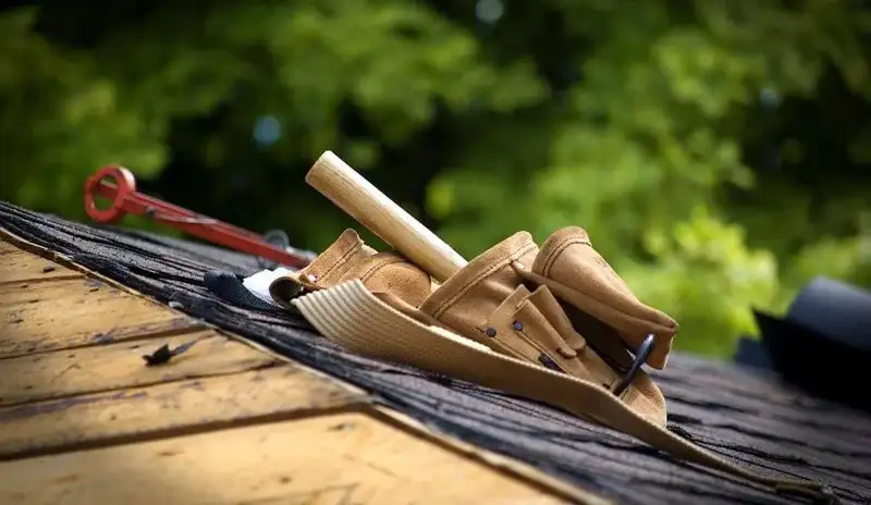 Tools belt on the roof